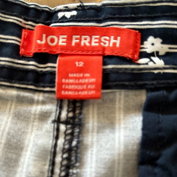 Joe Fresh Women's Classic Blue & White Striped Floral Print Shorts Size 12 BNWOT - Picture 3 of 4